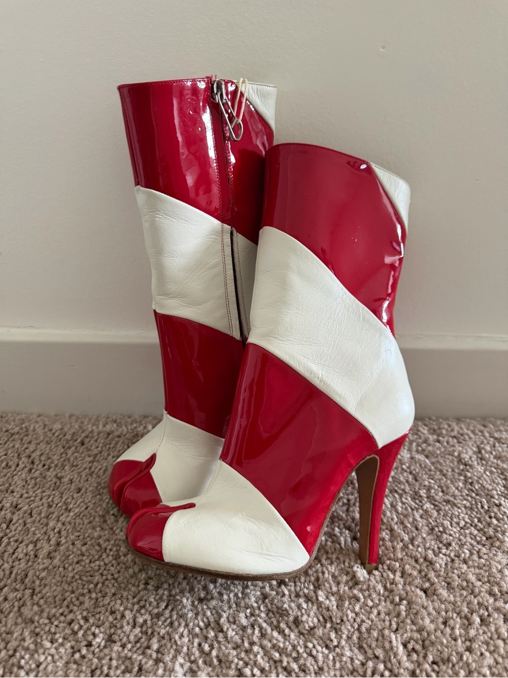 Maison Martin Margiela Red and White Patent Leather Tabi Ankle Boots - Picture 3 of 4